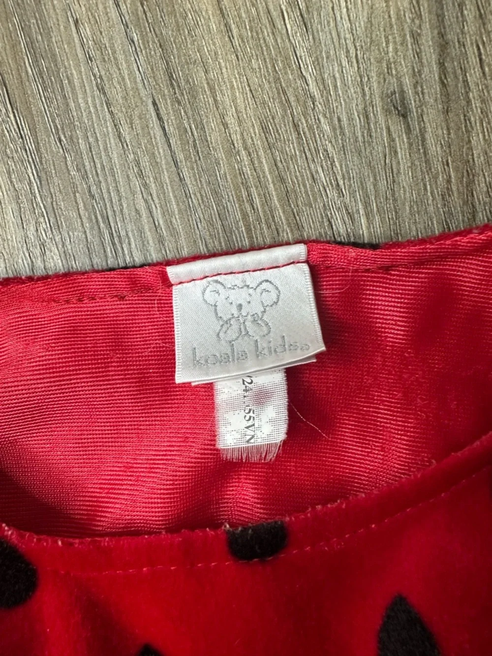 Koala Kids Vtg Strawberry Costume - Red with Black Seeds embroidered leaf